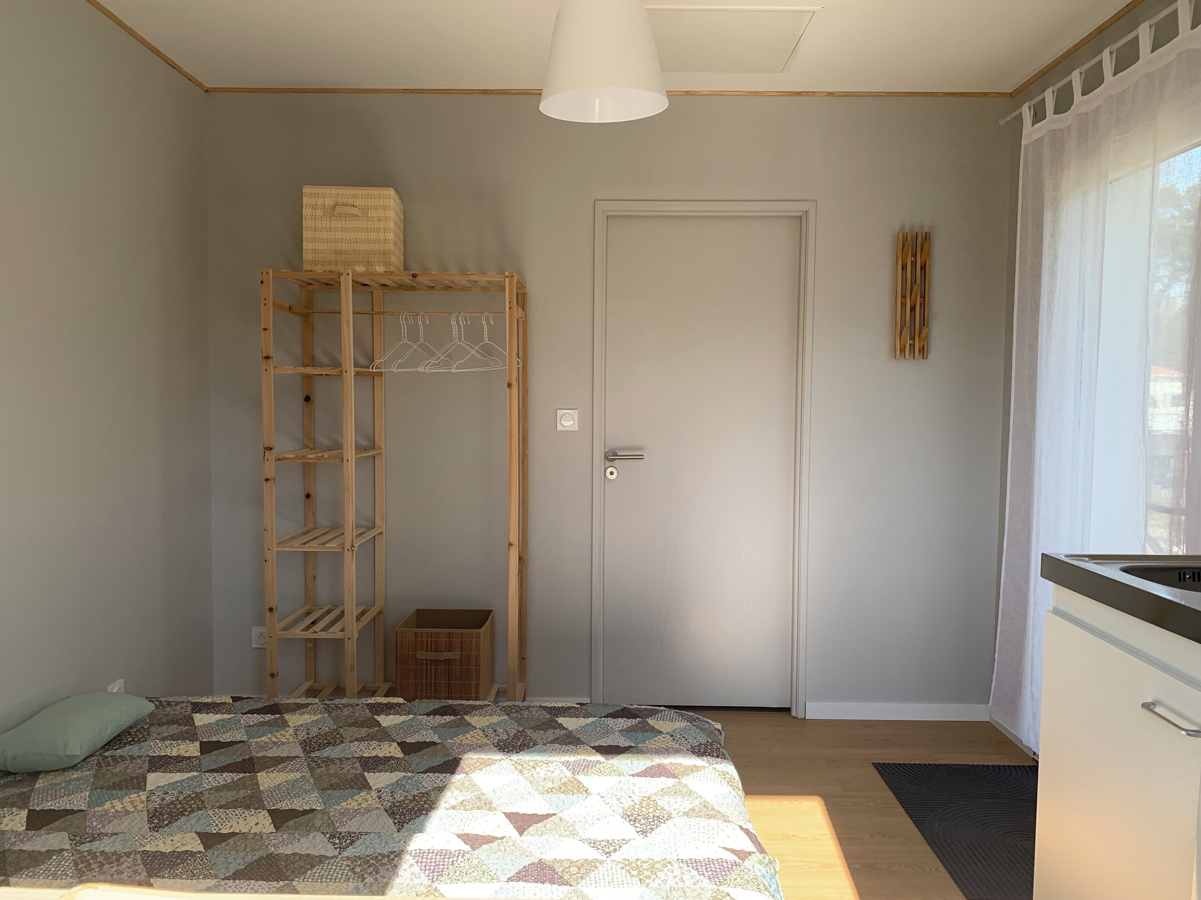1 slaapkamer, een strijkplank/strijkijzer, internet, beddengoed