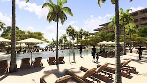 Een zwembadterras met ligbedden, parasols en palmbomen.