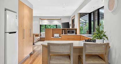 Luxury Coastal Escape at Kingston Beach
