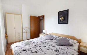2 bedrooms, iron/ironing board, Internet, bed sheets - Bright flat with sea view terrace (Umag)