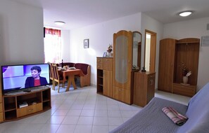 2 bedrooms, Internet, bed sheets - Apartment in fishing village near Umag (Zambratija)
