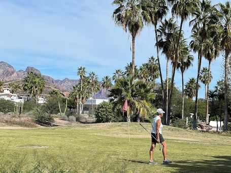 Golf. House 3 min from the beach with private pool, view of the golf course and Tetakawi hill.