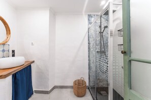 Hair dryer, towels, soap, toilet paper - Center of Lagos Stay: Old Town & Beaches (Lagos)