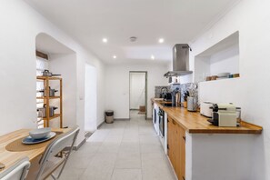 Private kitchen - Center of Lagos Stay: Old Town & Beaches (Lagos)