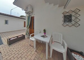 Outdoor dining - Comfortable vacation flat in Lignano (Lignano Sabbiadoro)