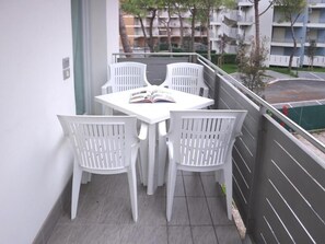 Outdoor dining - Renovated residence just steps from the beach (Lignano Sabbiadoro)