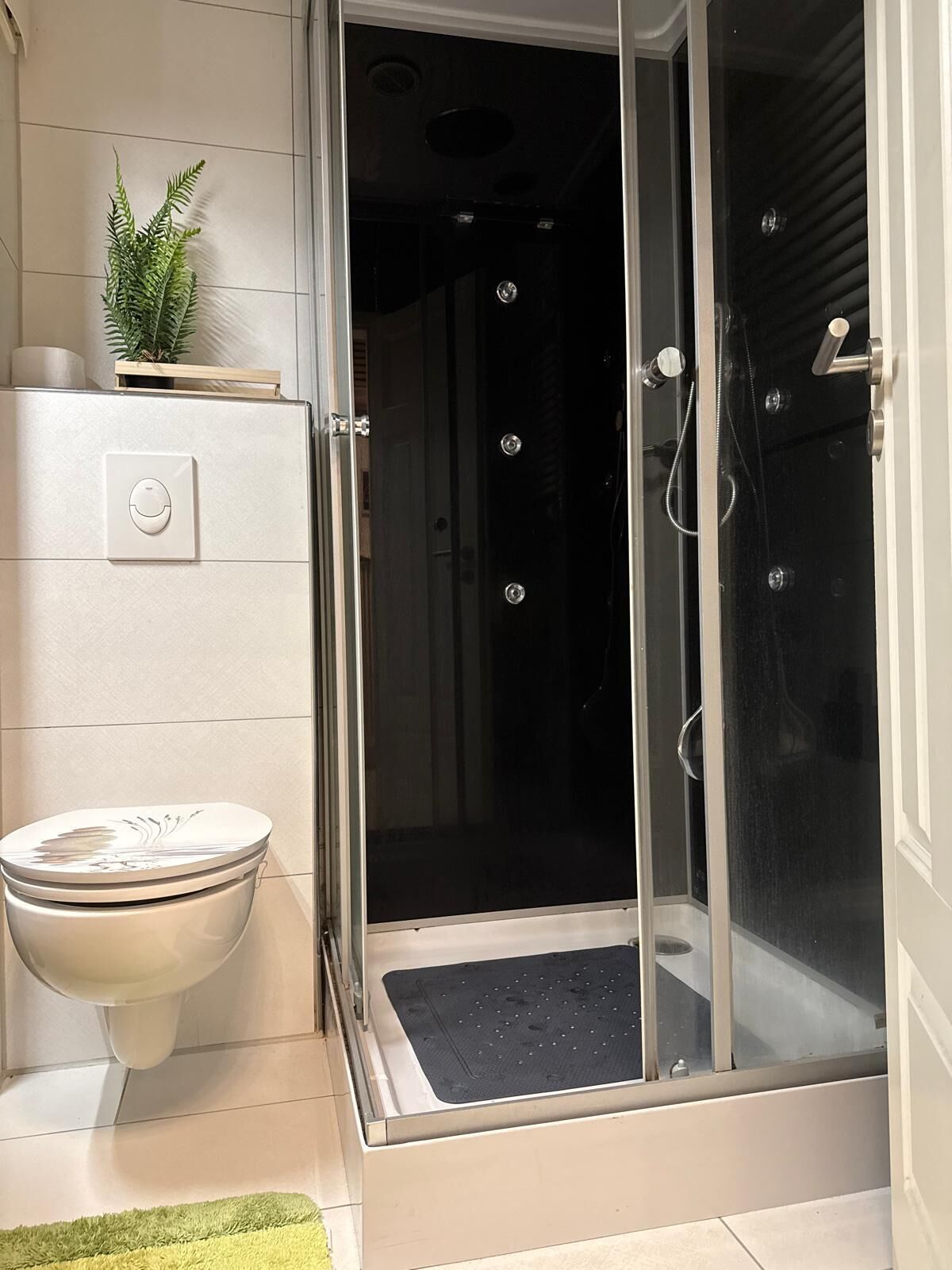 Towels, soap, toilet paper