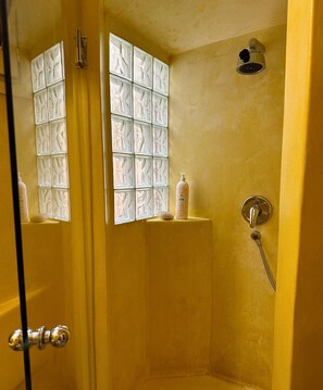 Hair dryer, towels, soap, toilet paper - DESIGN LOFT IN THE HEART OF IBIZA (Eivissa)
