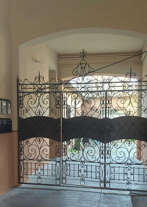 Property grounds - One thousand nine hundred (Cremona)