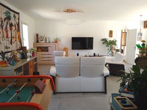 Smart TV, DVD player, table football, ping pong - Beautiful villa with pool (Pernes-les-Fontaines)