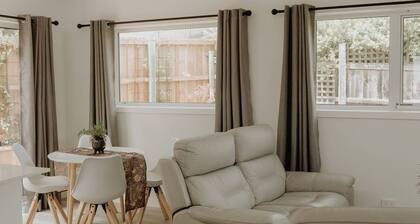 Private Guesthouse Retreat – Close to Everything, Peaceful Stay