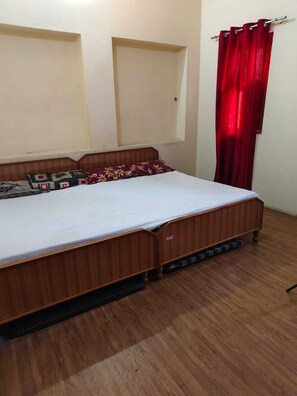 Room - Tirupati Guest House (Varanasi)