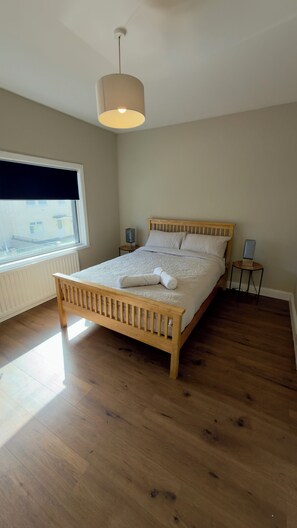 2 habitaciones, tabla de planchar con plancha y wifi gratis 