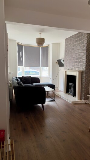 Living area - Home in Belfast-Contractors/Professionals/Weekends (Belfast)