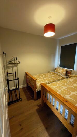 2 habitaciones, tabla de planchar con plancha y wifi gratis 