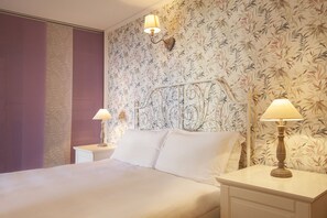 2 bedrooms, iron/ironing board, free WiFi, bed sheets - Apartment Laghetto with Pool (Torri del Benaco)