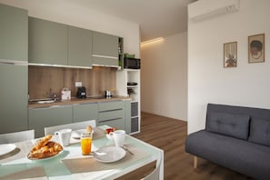 Interior - Apartment Tulipano in a strategic position (Peschiera del Garda)