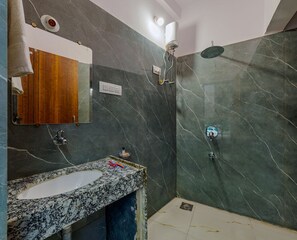Bathroom - Hotel Majestic Royal Akkalkot (Akkalkot)