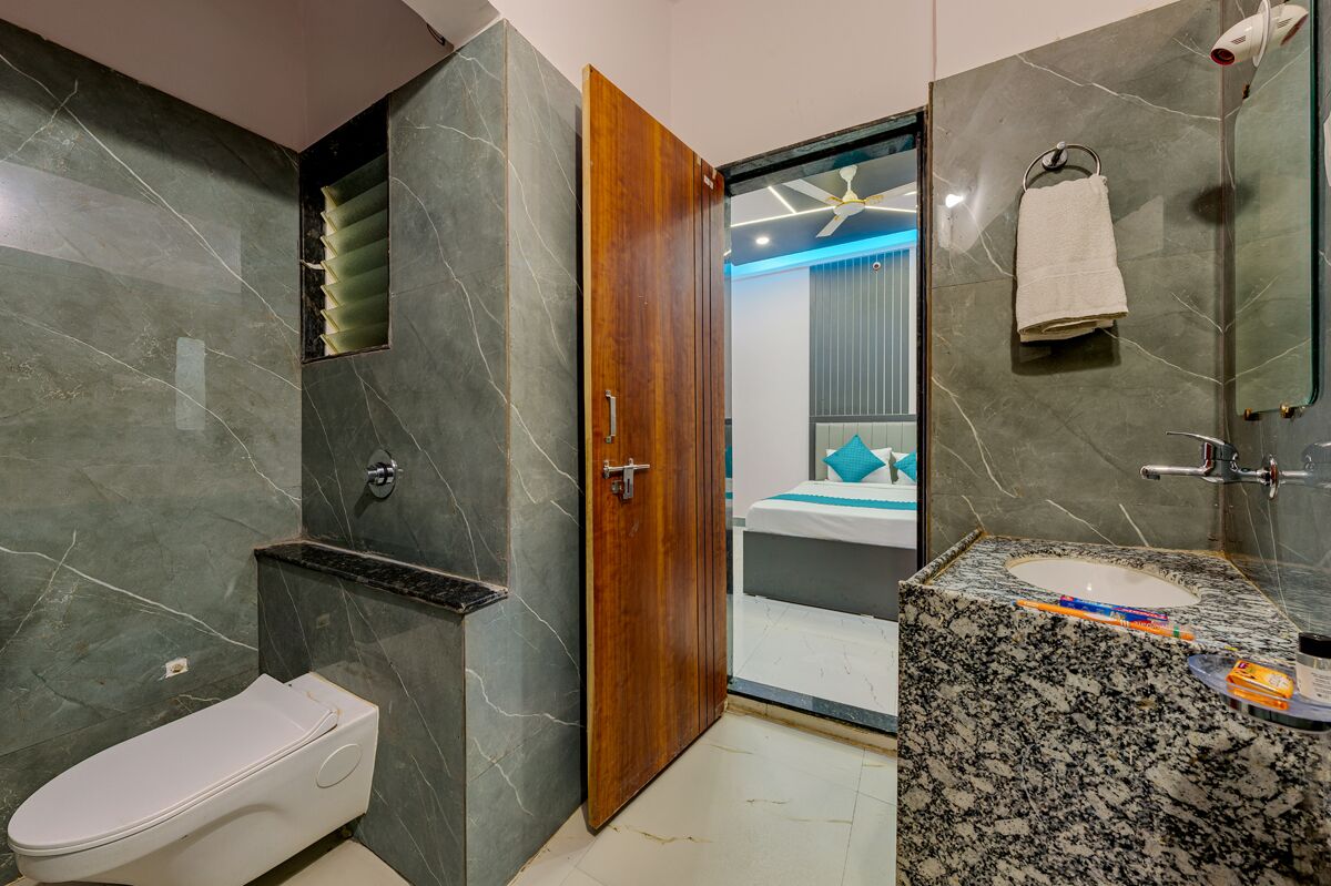 Shower, towels, soap, shampoo