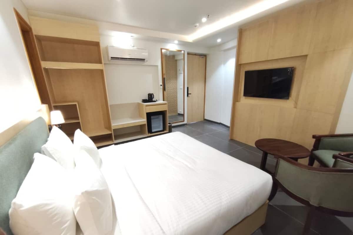 Family Triple Room, City View