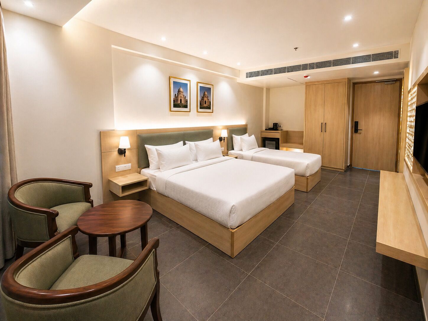 Family Triple Room, City View | Desk, free WiFi