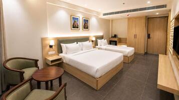 Family Triple Room, City View | Desk, free WiFi