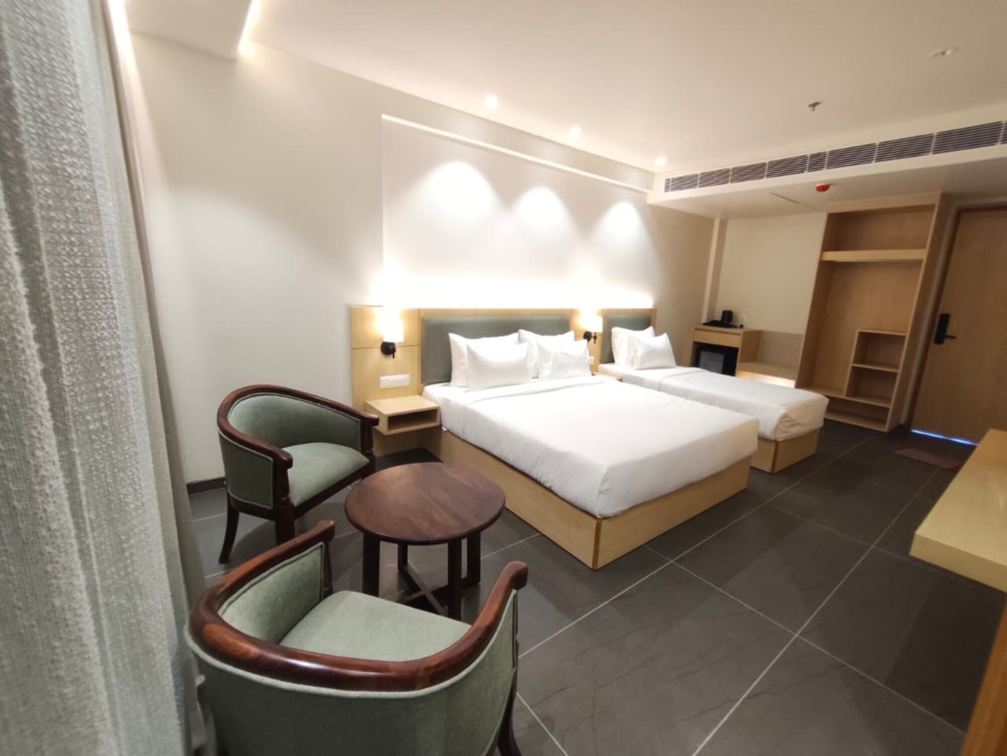 Family Triple Room, City View