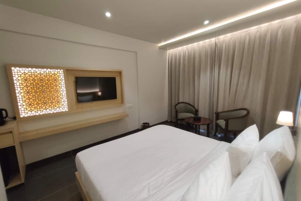 Premier Double Room, City View