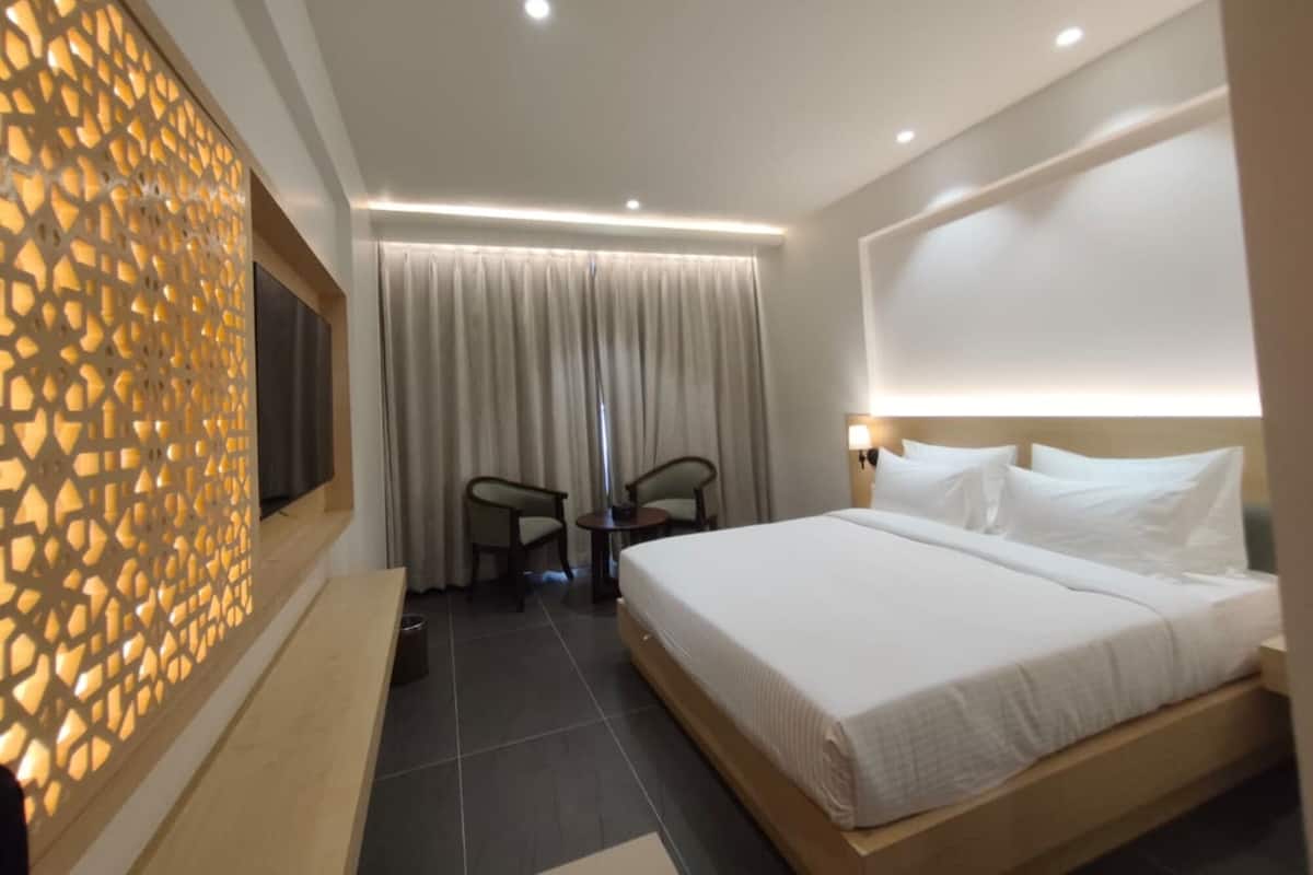 Superior Double Room, City View