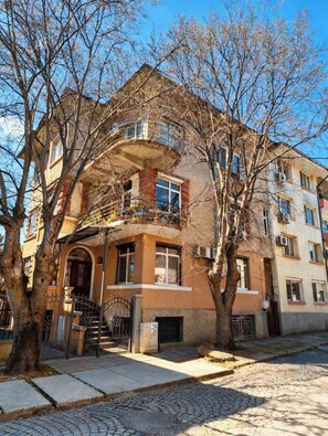 Exterior - Cozy Studio in the Heart of Burgas\ 5 min to Sea Garden\ Self Check-in (Burgas)