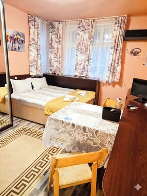 Room - Cozy Studio in the Heart of Burgas\ 5 min to Sea Garden\ Self Check-in (Burgas)