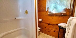 Dusche, Whirlpool, Haartrockner, Handtücher