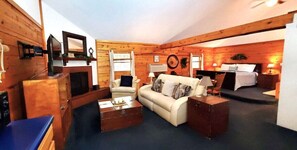 Bed sheets - Private log cabin #3 at Wisteria (Eureka Springs)