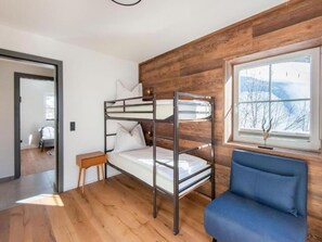 3 bedrooms, WiFi, bed sheets - LENIS LODGES, home base for summiteers and skiers, close to the slopes, close to the lifts (Dienten am Hochkönig)
