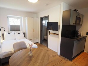 3 bedrooms, WiFi, bed sheets - LENIS LODGES, home base for summiteers and skiers, close to the slopes, close to the lifts (Dienten am Hochkönig)