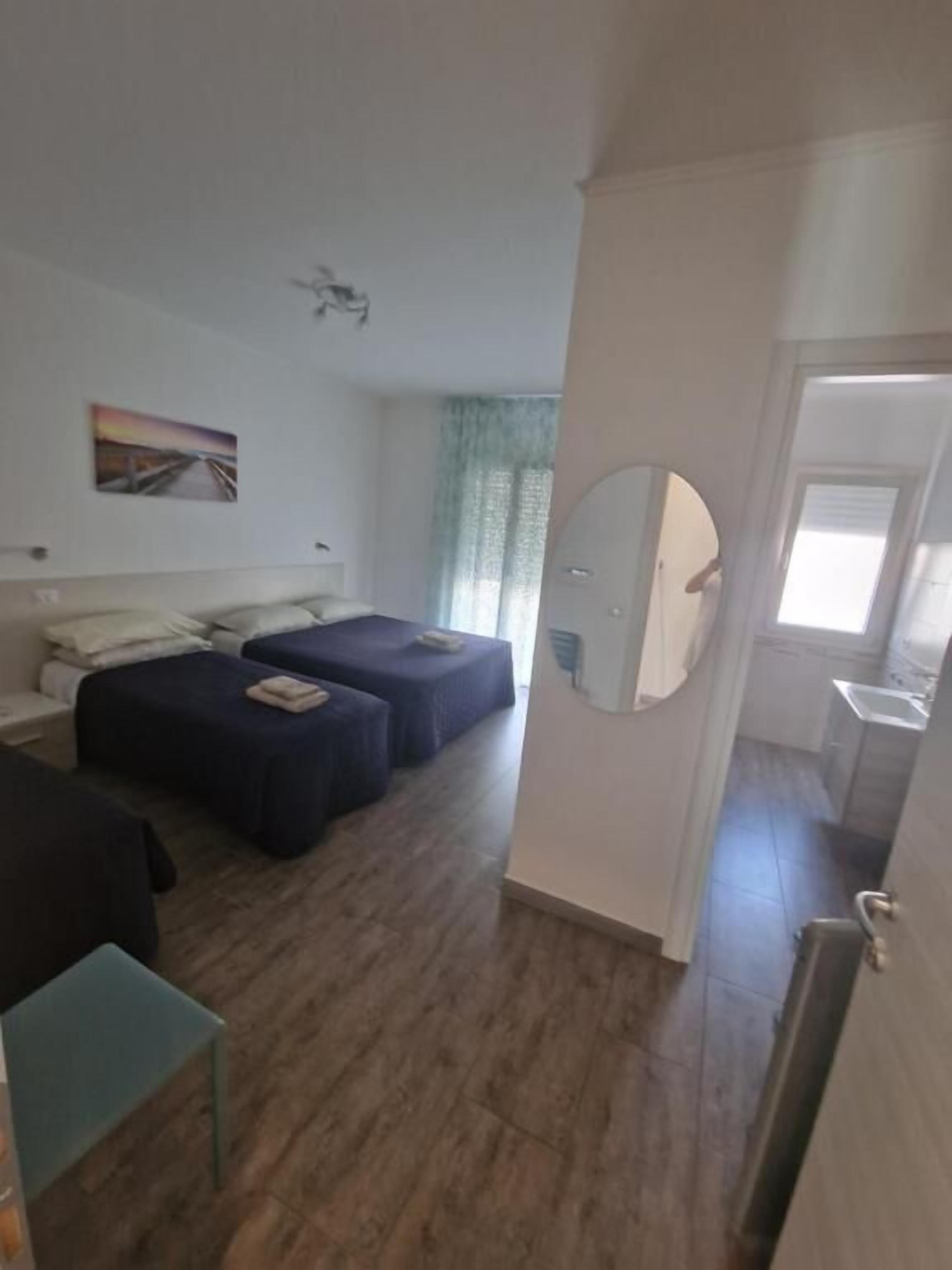 Habitación triple familiar, vista al patio