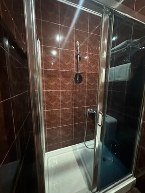 Family Triple Room | Bathroom | Combined shower/bathtub, hair dryer, towels, soap - Zarina Hotels (Batumi)