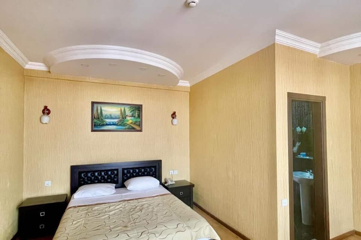 Premium Single Room | Premium bedding, Select Comfort beds, free minibar items, in-room safe