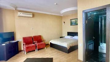 Junior Suite | Premium bedding, Select Comfort beds, free minibar items, in-room safe