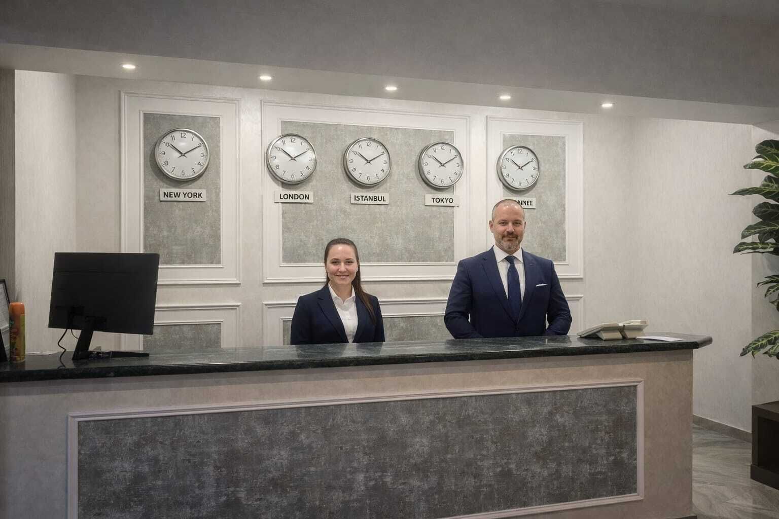 ฝ่ายต้อนรับ