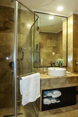 Standard Double Room, Pool View | Bathroom - Konyak Hotel (Yerevan)