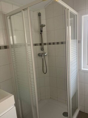 Bathroom - Chalet Forest 2| Rust & Natuur| Resort de Heimolen (Baarle-Nassau)