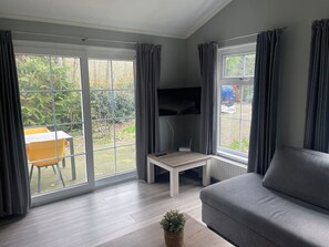 TV - Chalet Forest 2| Rust & Natuur| Resort de Heimolen (Baarle-Nassau)