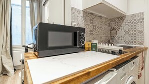 アパートメント | 専用キッチン | コーヒー / ティーメーカー、冷蔵庫、電子レンジ、コンロ