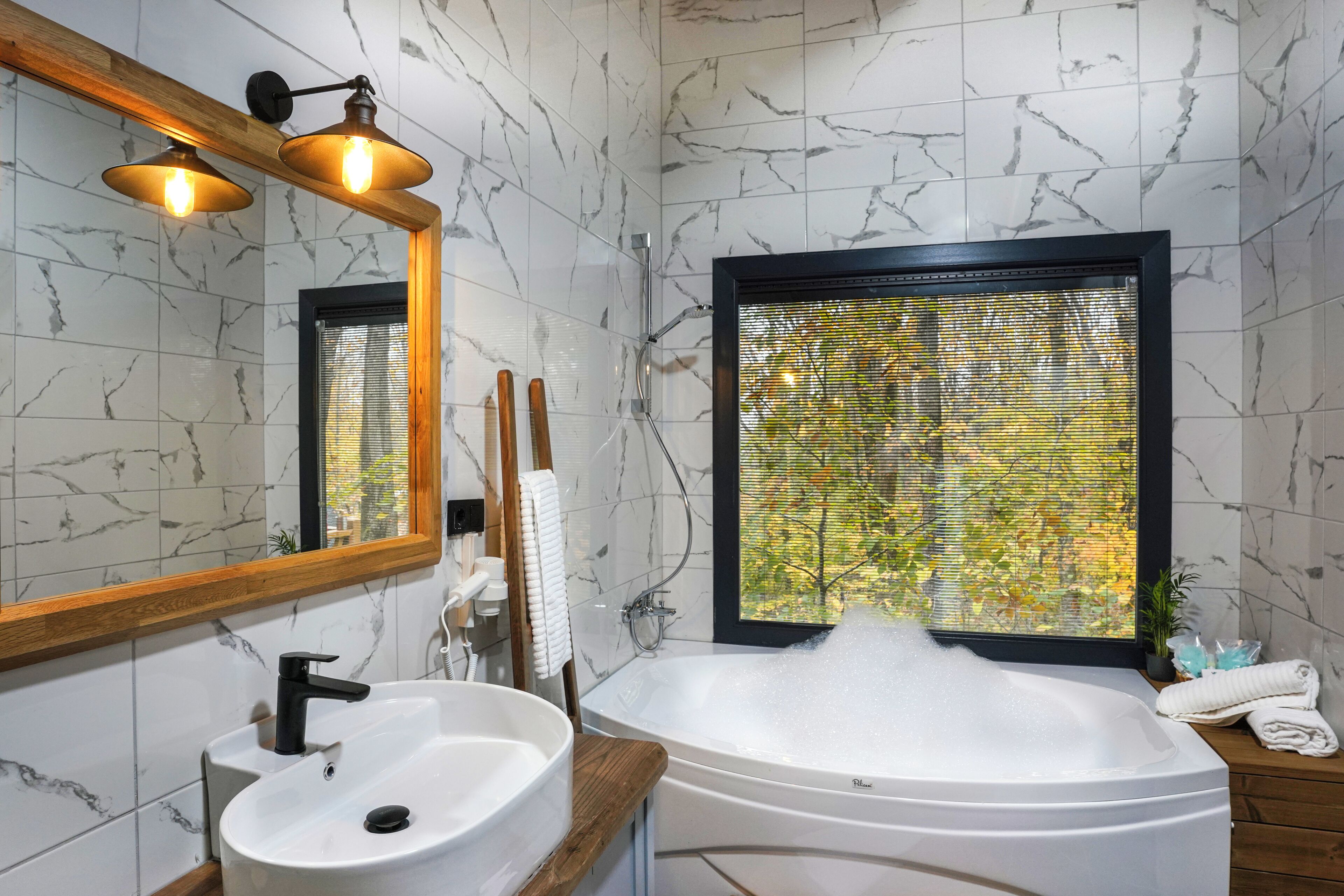 Bungalow Deluxe, vista al valle | Baño | Secadora de cabello, batas, pantuflas, piso con calefacción 