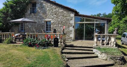 Large gîte sleeps 20 / 22