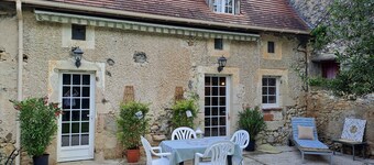 Large gîte sleeps 20 / 22