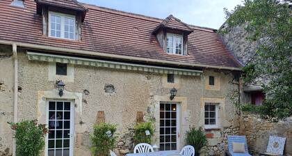 Large gîte sleeps 20 / 22