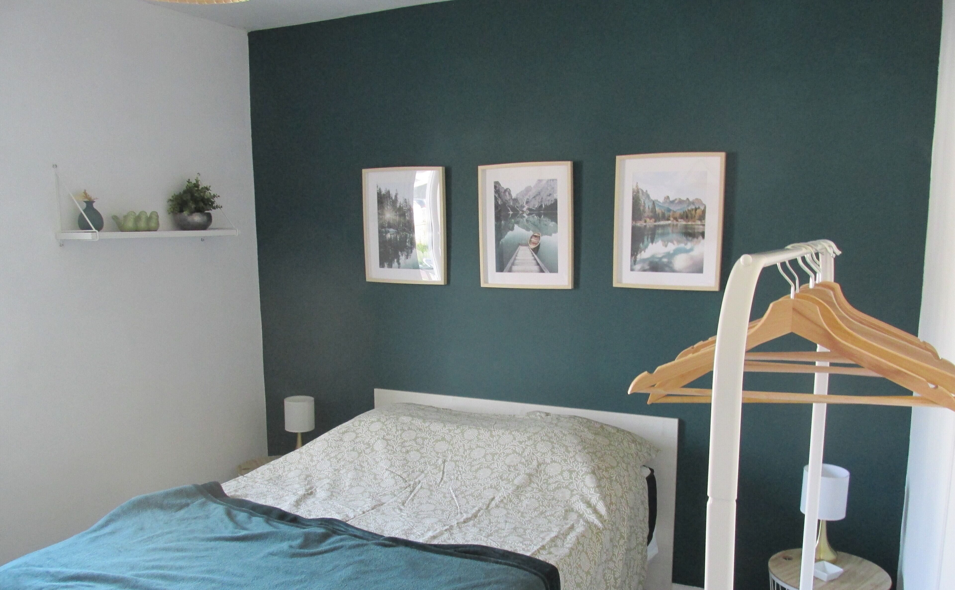 2 bedrooms, bed sheets