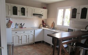 Fridge, microwave, oven, stovetop - The upturn (Tourneville-sur-Mer)